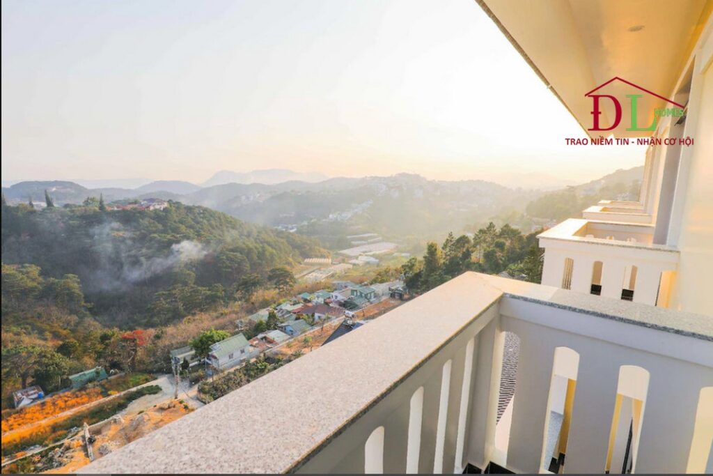 Bán khách sạn mặt tiền Lê Văn Tám Đà Lạt 1299m2 view thung lung thông
