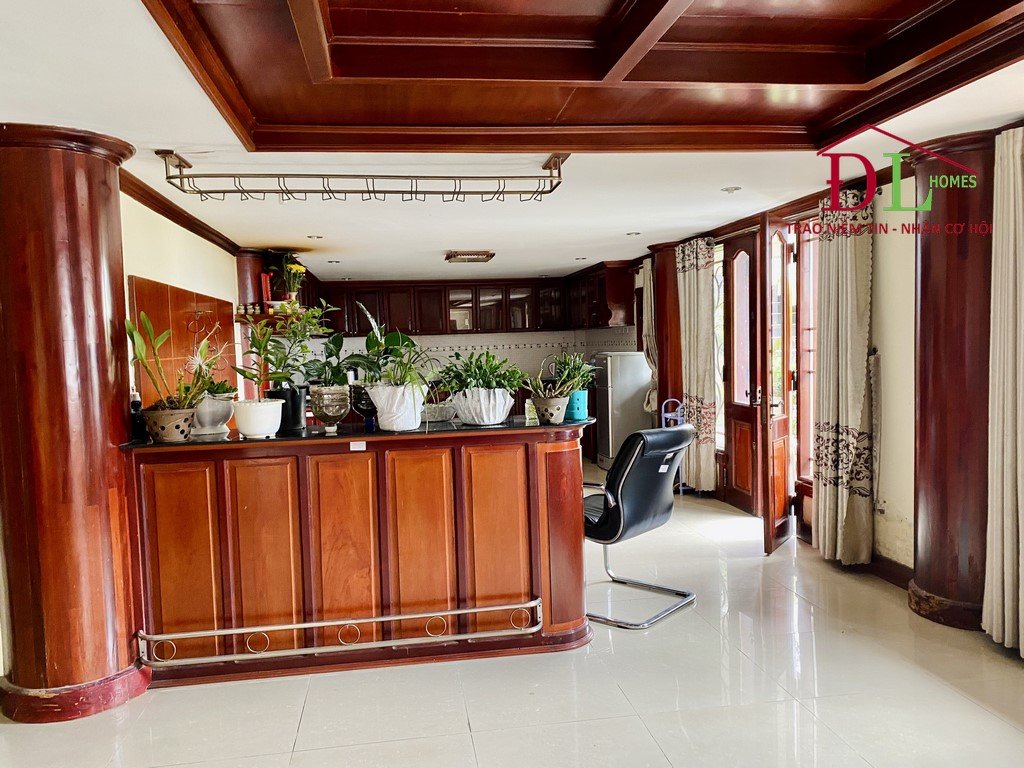 Bán biệt thự Yên Thế Đà Lạt ba mặt tiền view thông đậm chất xưa