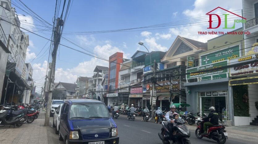 Bán nhà mặt tiền Nguyễn Công Trứ P8 Đà Lạt tiện kinh doanh.
