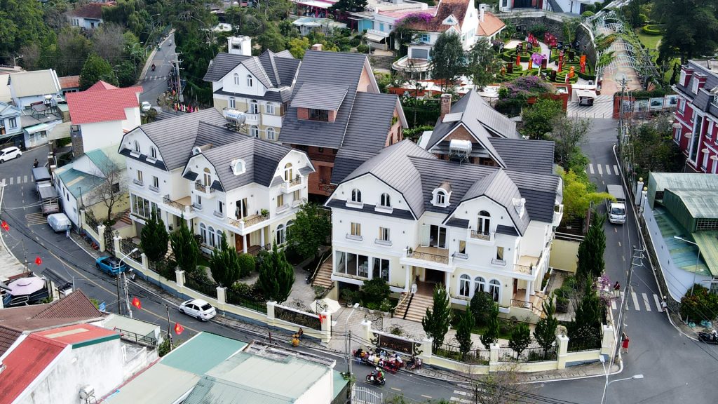 Bán cụm biệt thự đường Yết Kiêu và Dã Tượng Đà Lạt | 2 mặt tiền đường chính phong cách Hoàng gia