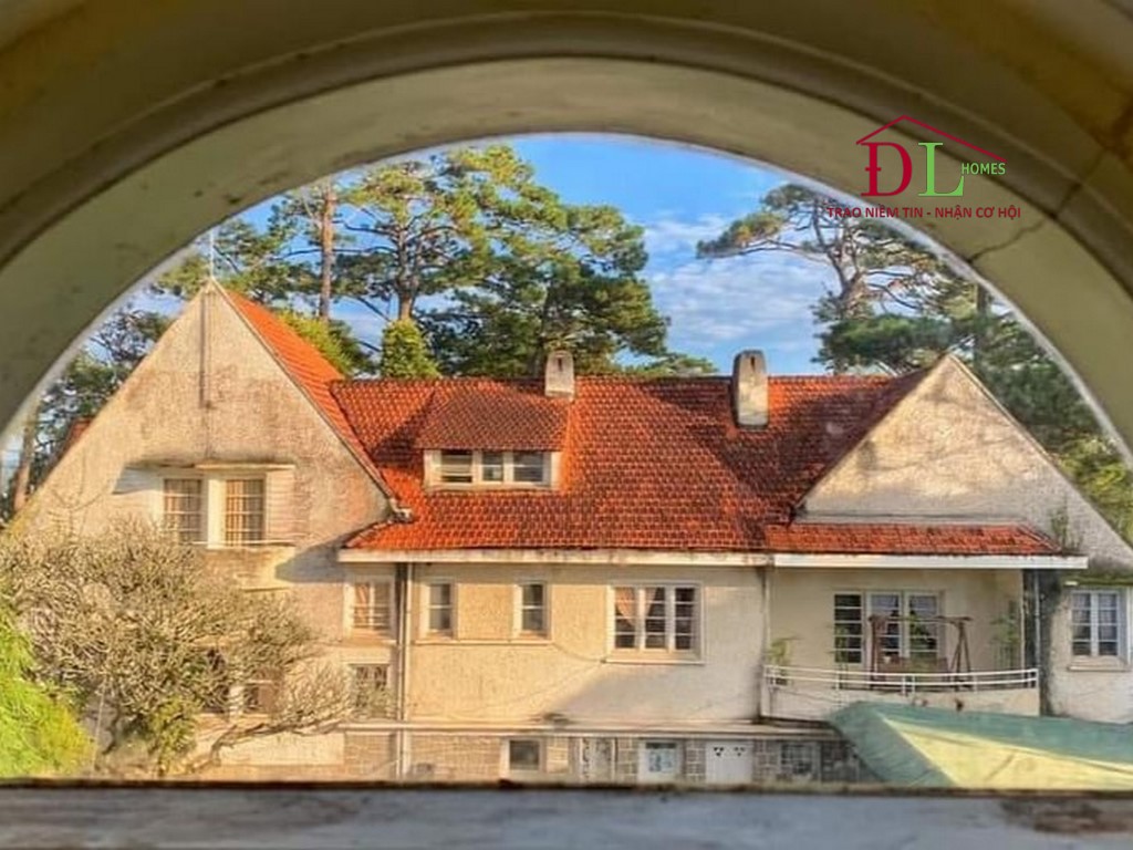 Bán khách sạn 2 mặt tiền Lê Văn Tám phường 10 Đà Lạt view thông