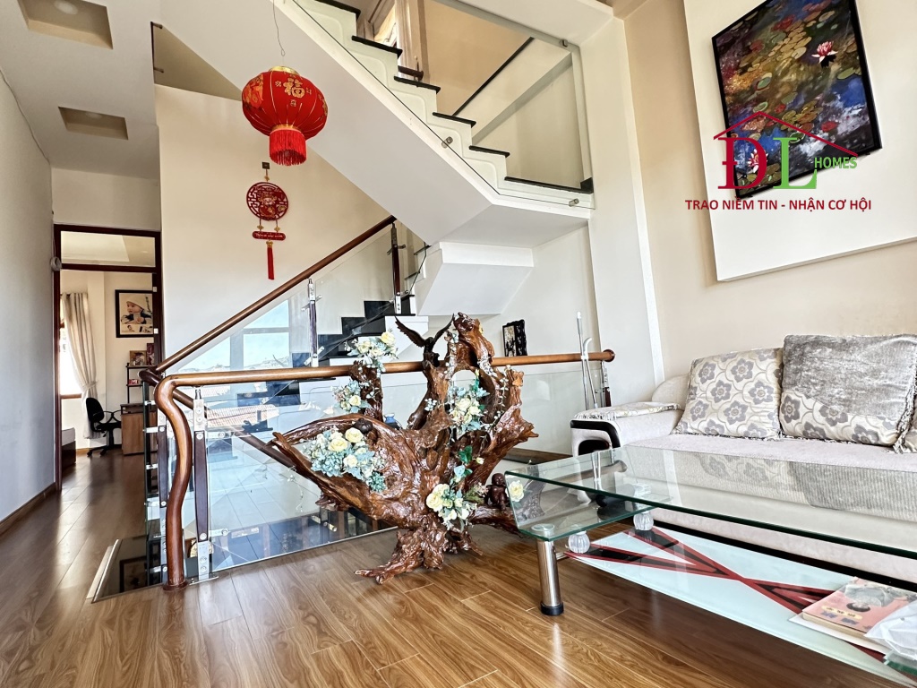 Bán biệt thự mặt tiền Vạn Hạnh phường 8 Đà Lạt thích hợp nghỉ dưỡng
