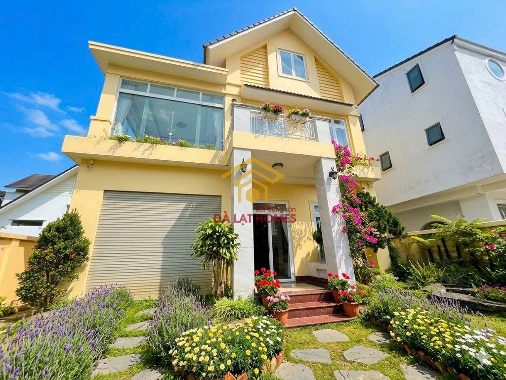 Hàng hiếm sót lại 1 căn biệt thự KQH Golf Valley Đà Lạt hoàn công, nội thất gỗ cao cấp.