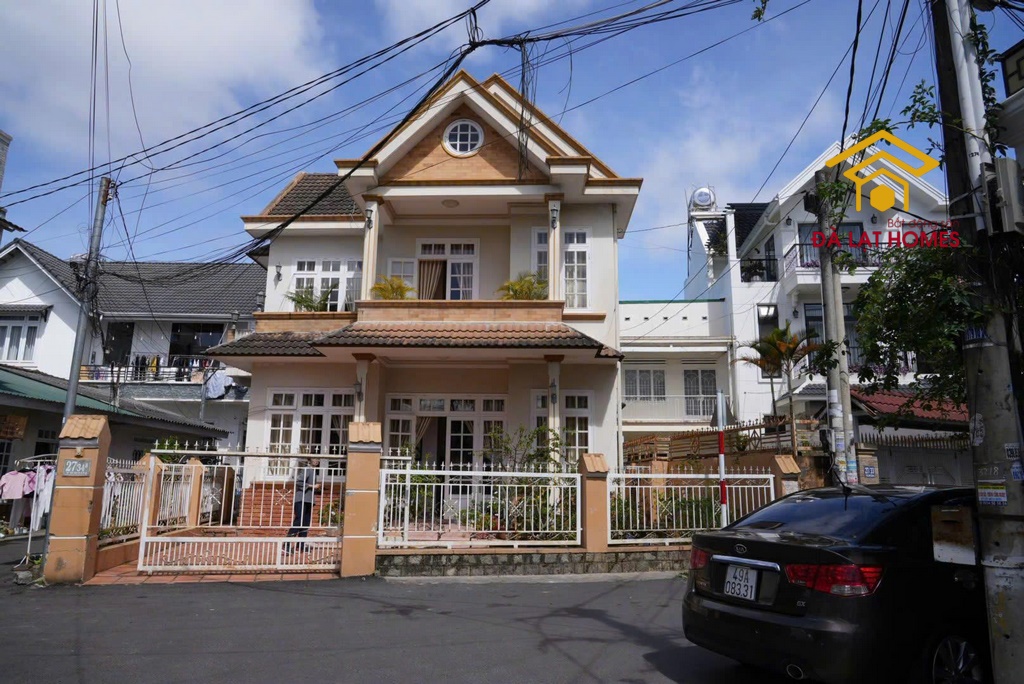 Bán gấp nhà đẹp 2 mặt tiền trung tâm Yersin cách Hồ Xuân Hương, chợ, Quảng trường chỉ vài trăm mét