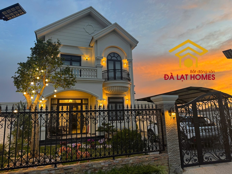 HẠ GIÁ Bán biệt thự Ngô Tất Tố Đà Lạt nội thất Châu Âu sân vườn đẹp