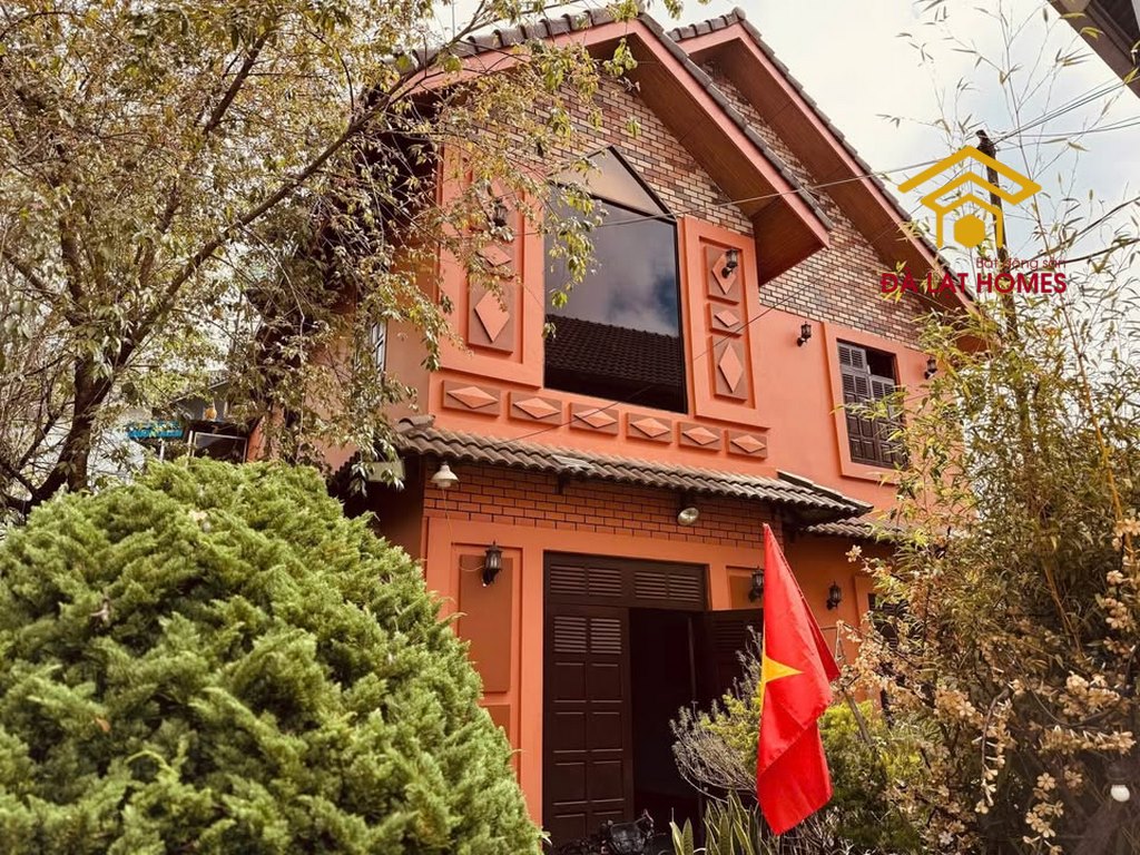 Bán biệt thự sân vườn theo phong cách cổ điển Hùng Vương, Đà Lạt