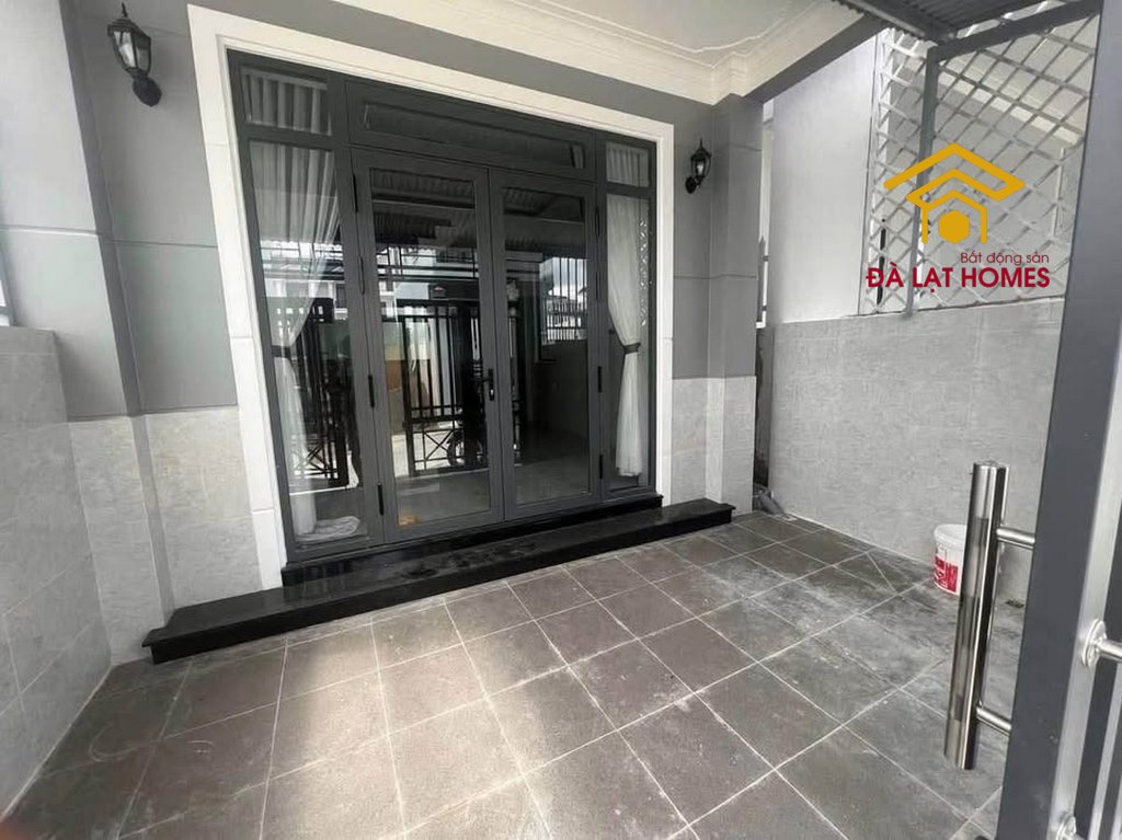Bán nhà Nguyễn Hữu Cầu, Đà Lạt ngang gần 15m, xây kiên cố, view thung lũng