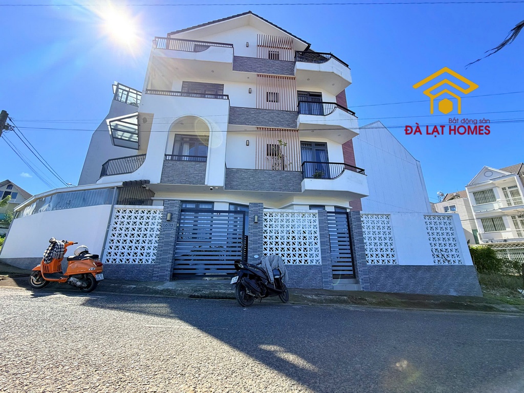Bán nhà KQH Nguyên Tử Lực Trần Anh Tông, Đà Lạt 2 mặt tiền, có view thoáng.