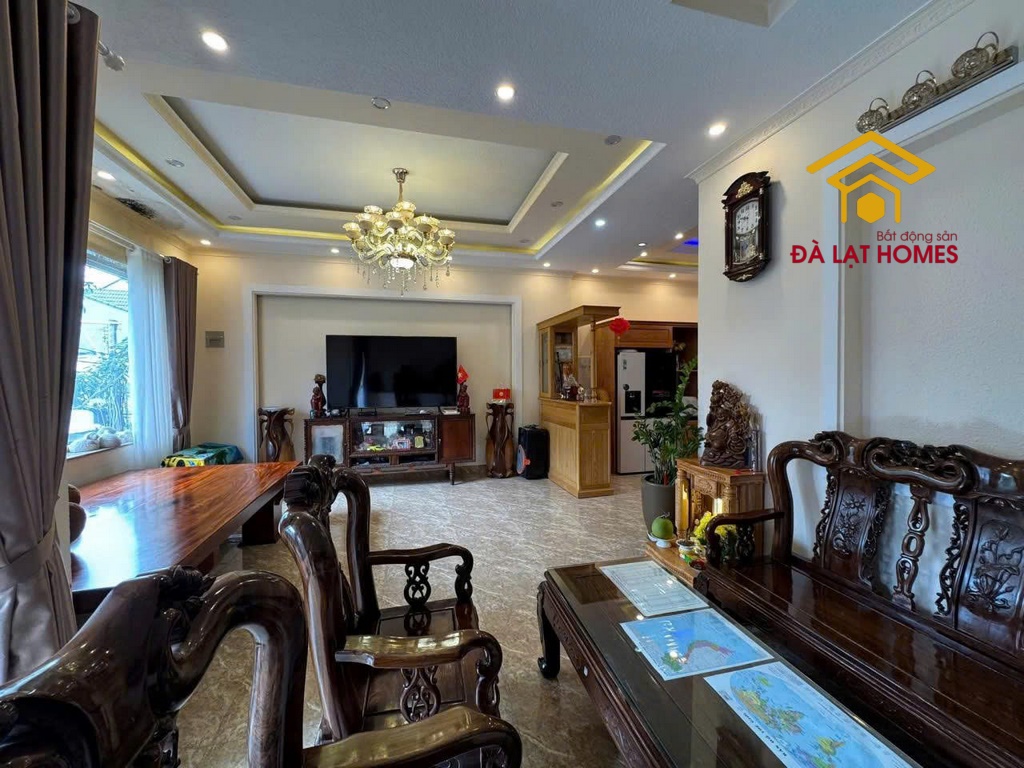 Bán nhà Ngô Quyền Đà Lạt, view thoáng thích hợp an cư, kinh doanh lưu trú