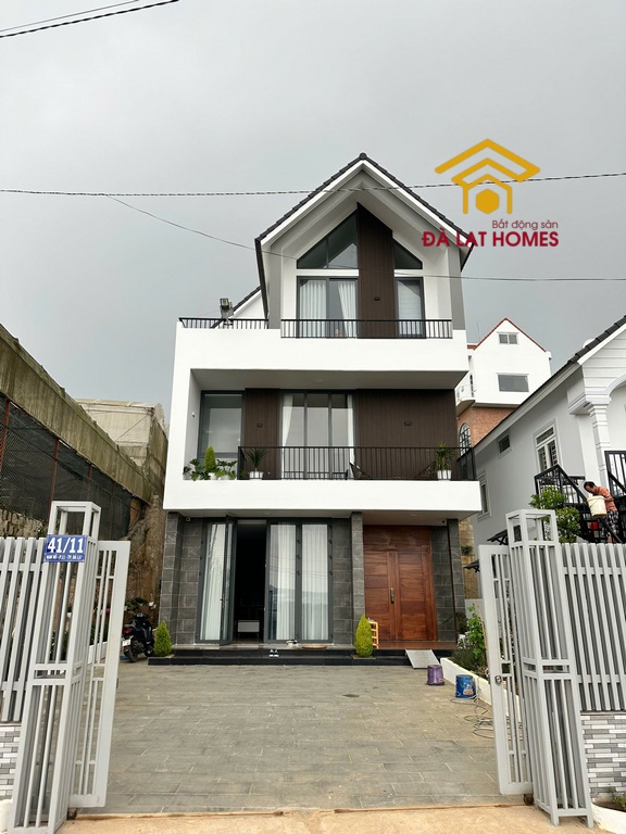 Bán biệt thự Nam Hồ Đà Lạt view thoáng thích hợp an cư , kinh doanh nghỉ dưỡng