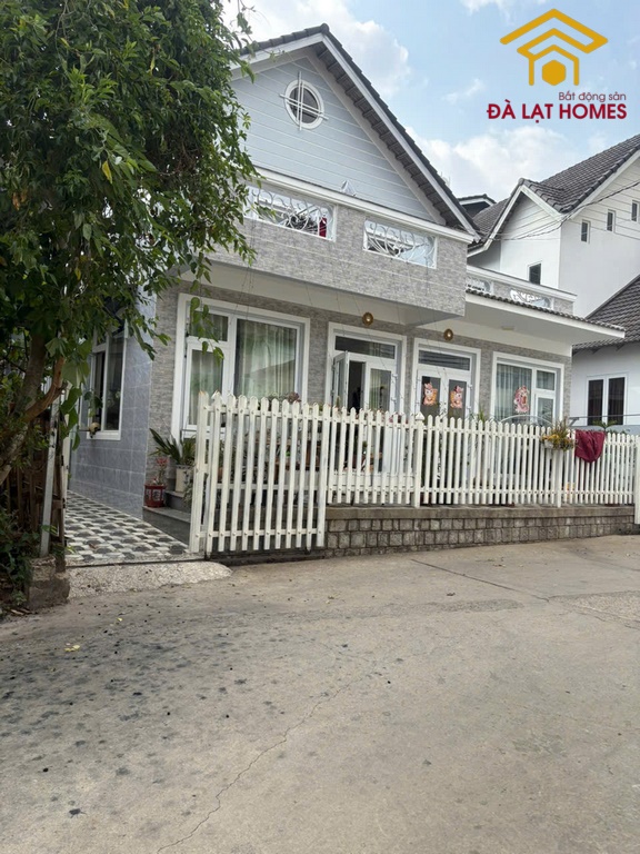 Bán biệt thự Nguyễn An Ninh Đà Lạt, view thoáng thích hợp an cư, kinh doanh cho thuê.