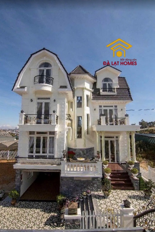 Bán biệt thự Phù Đổng Thiên Vương Đà Lạt thiết kế sang trọng, view đẹp, cách đường chính 50m