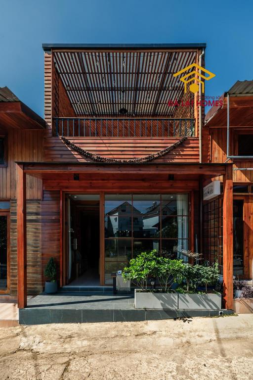 Bán homestay Mai Anh Đào Đà Lạt, view thoáng dòng tiền ổn định hàng năm.