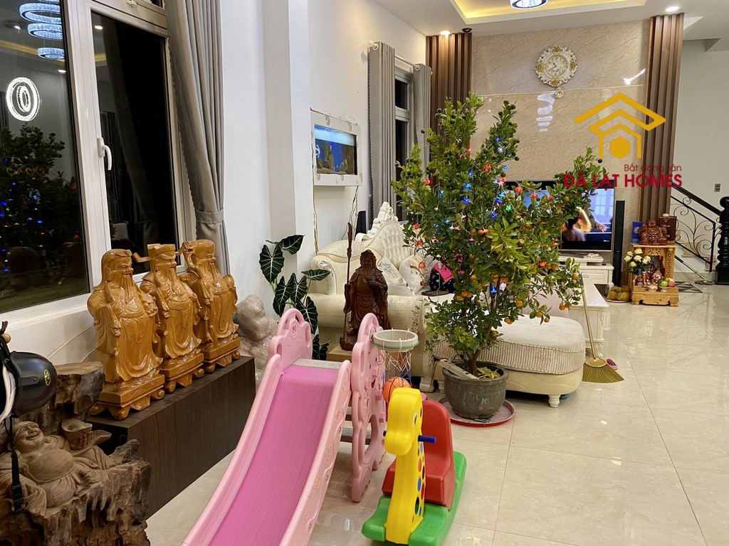 Bán villa 2 mặt tiền Mẫu Tâm Đà Lạt, view thoáng thích hợp kinh doanh nghỉ dưỡng.