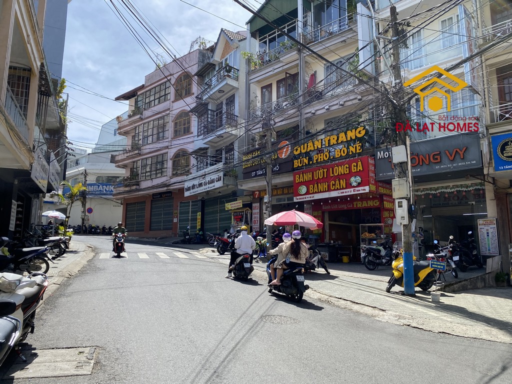 Hiếm bán nhà mặt tiền Trương Công Định lõi Hòa Bình ngang 5,25m nở hậu 8,1m giá 22,5 tỷ