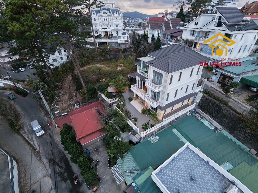 Bán biệt thự 2 mặt tiền đẹp, hiện đại Hoàng Hoa Thám Đà Lạt, view đồi không che chắn