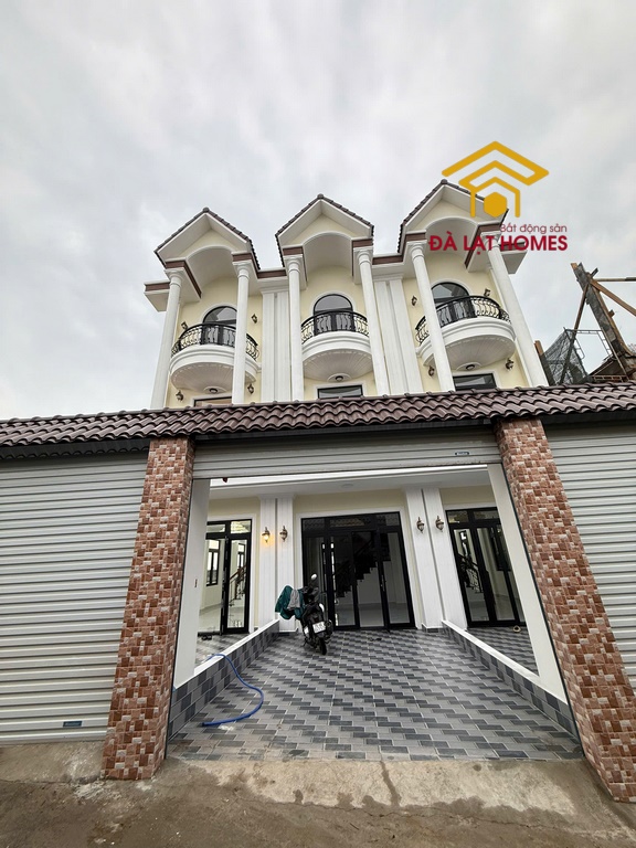 Bán nhà Thái Phiên Đà Lạt, mới, view thoáng thích hợp an cư, kinh doanh cho thuê.