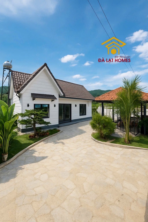 Bán khu nghỉ dưỡng phức hợp Nam Ban Lâm Hà, bao gồm khu villa + khu nhà cổ dưỡng. Không gian nghỉ dưỡng đẳng cấp giữa thiên nhiên xanh mát, sở hữu view 360 độ hiếm có.